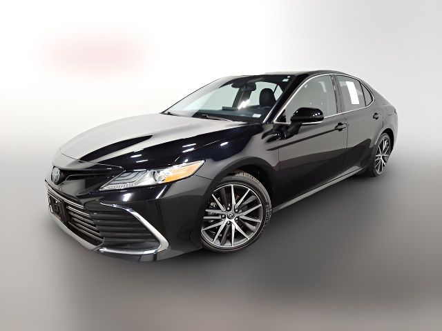 2022 Toyota Camry Hybrid XLE