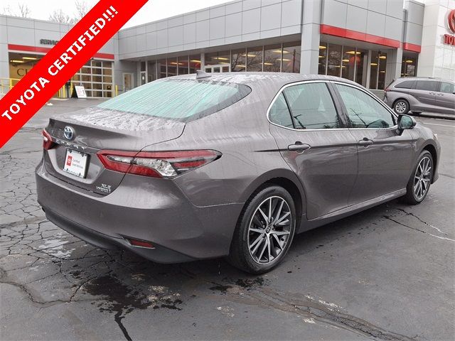 2022 Toyota Camry Hybrid XLE