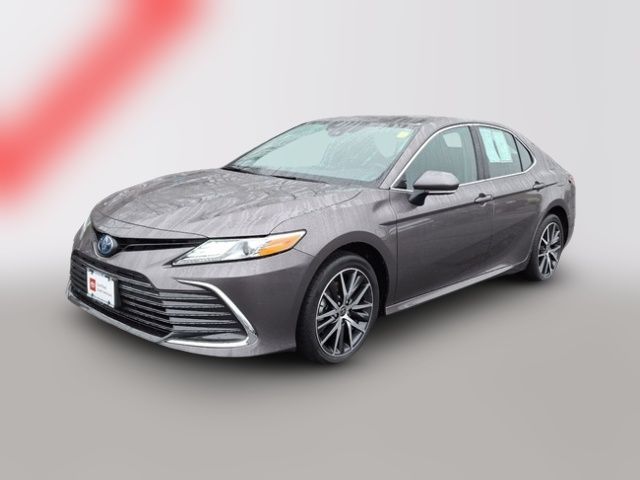 2022 Toyota Camry Hybrid XLE