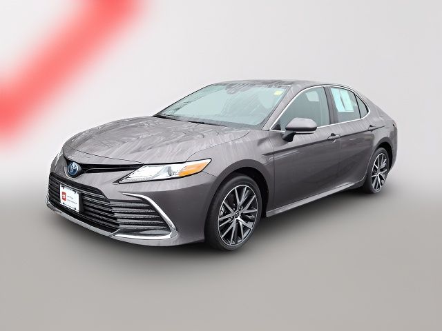 2022 Toyota Camry Hybrid XLE