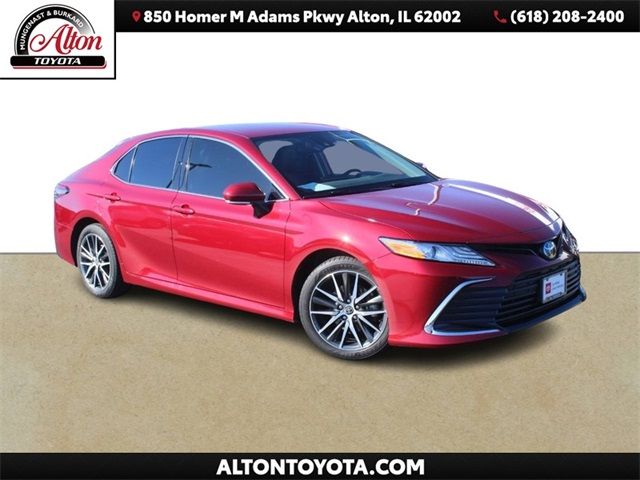 2022 Toyota Camry Hybrid XLE