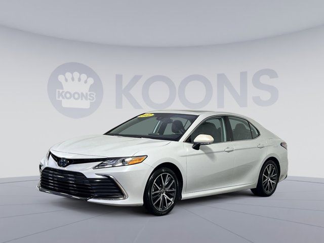 2022 Toyota Camry Hybrid XLE