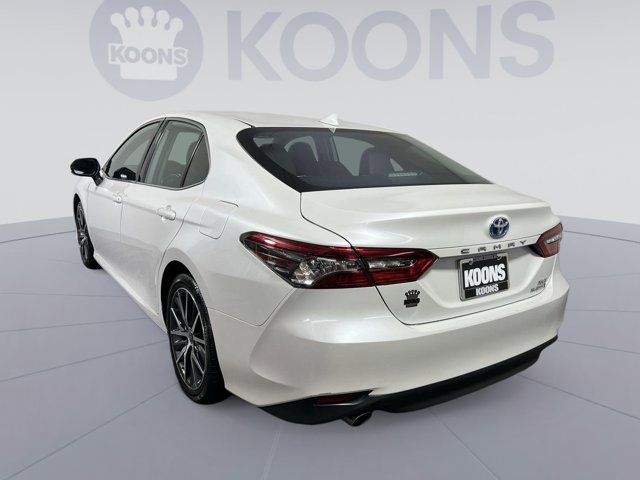 2022 Toyota Camry Hybrid XLE