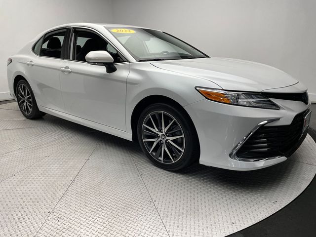 2022 Toyota Camry Hybrid XLE