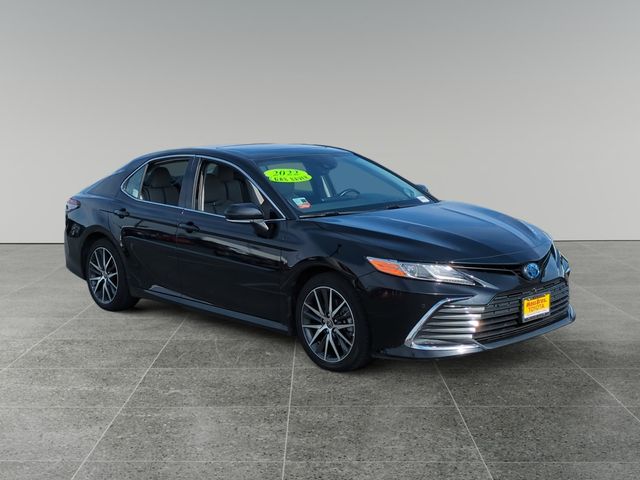 2022 Toyota Camry Hybrid XLE
