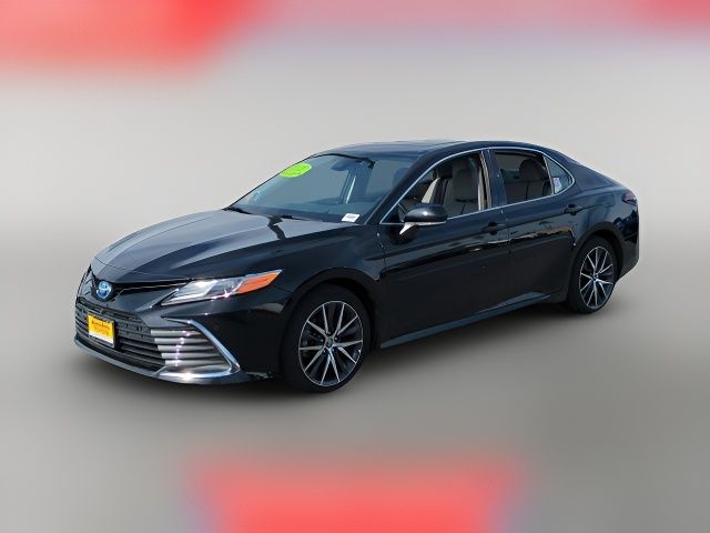 2022 Toyota Camry Hybrid XLE