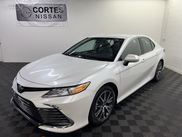 2022 Toyota Camry Hybrid XLE