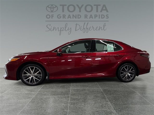 2022 Toyota Camry Hybrid XLE