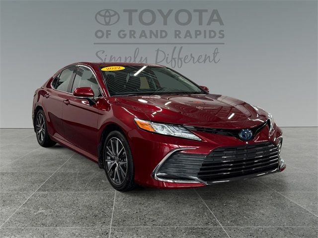 2022 Toyota Camry Hybrid XLE