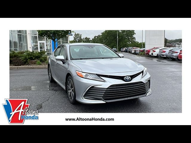 2022 Toyota Camry Hybrid XLE