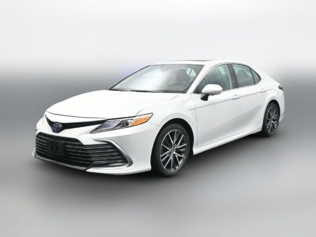 2022 Toyota Camry Hybrid XLE