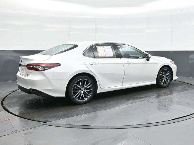 2022 Toyota Camry Hybrid XLE