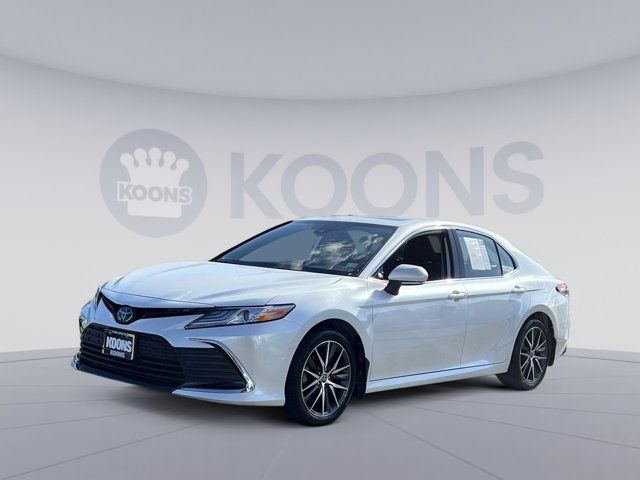 2022 Toyota Camry Hybrid XLE