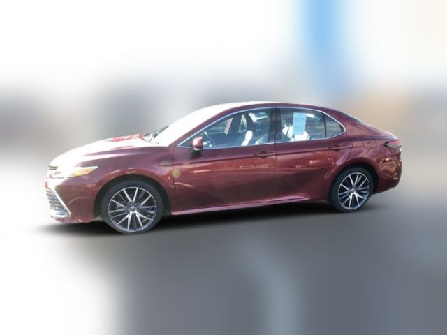 2022 Toyota Camry Hybrid XLE