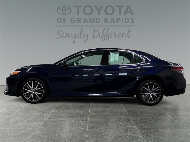 2022 Toyota Camry Hybrid XLE