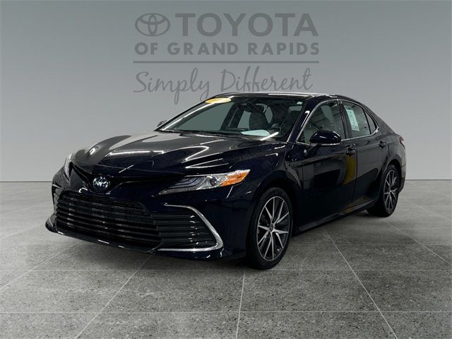 2022 Toyota Camry Hybrid XLE