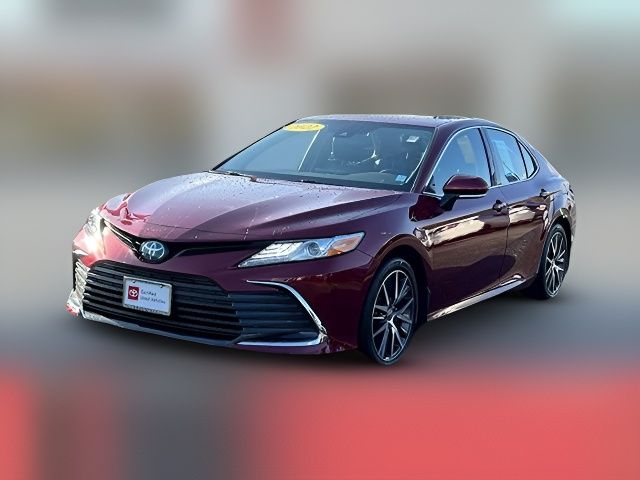 2022 Toyota Camry Hybrid XLE