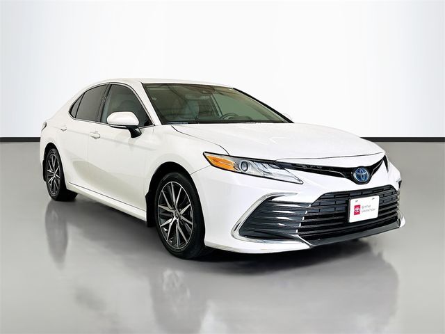 2022 Toyota Camry Hybrid XLE
