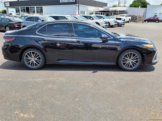 2022 Toyota Camry Hybrid XLE