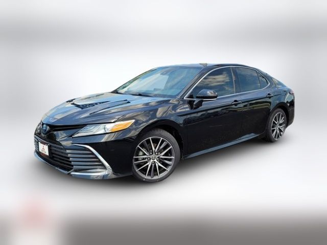 2022 Toyota Camry Hybrid XLE