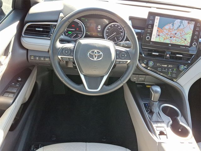 2022 Toyota Camry Hybrid XLE