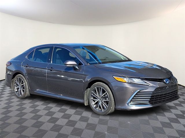 2022 Toyota Camry Hybrid XLE