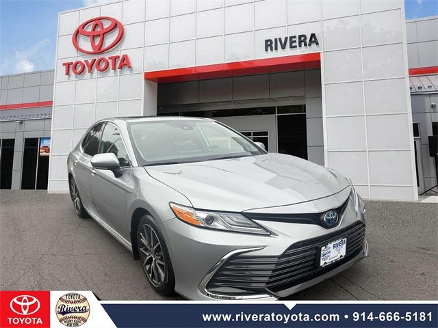 2022 Toyota Camry Hybrid XLE