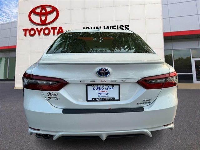 2022 Toyota Camry Hybrid XSE