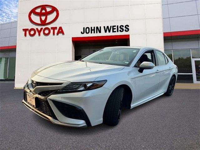 2022 Toyota Camry Hybrid XSE