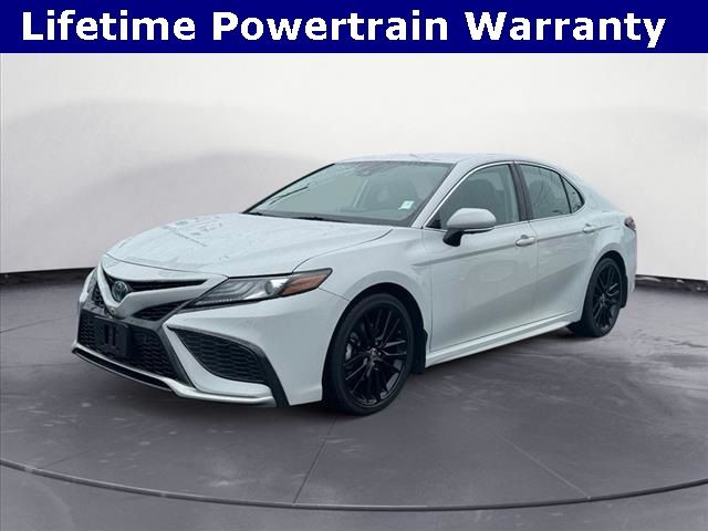 2022 Toyota Camry Hybrid XSE