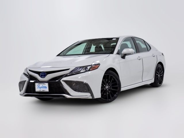 2022 Toyota Camry Hybrid XSE