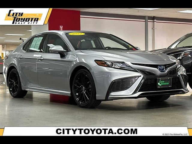 2022 Toyota Camry Hybrid XSE