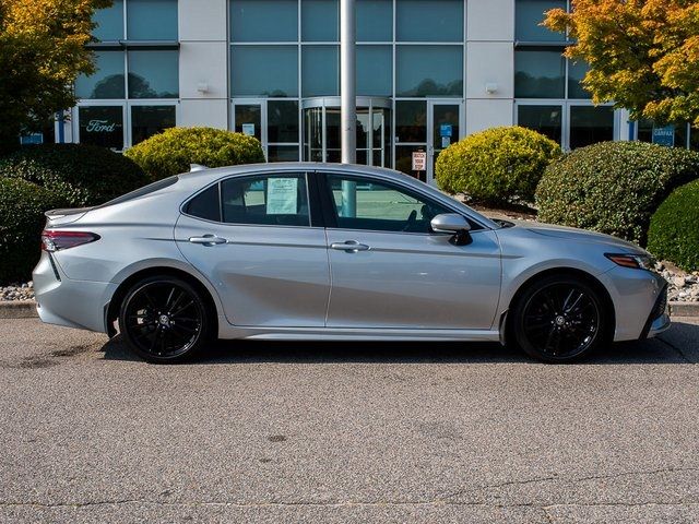 2022 Toyota Camry Hybrid XSE