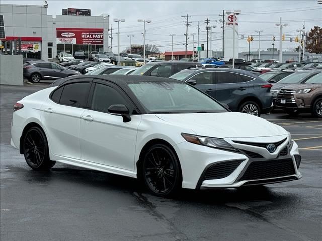 2022 Toyota Camry Hybrid XSE