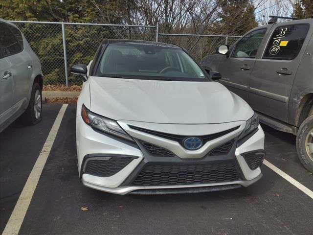 2022 Toyota Camry Hybrid XSE