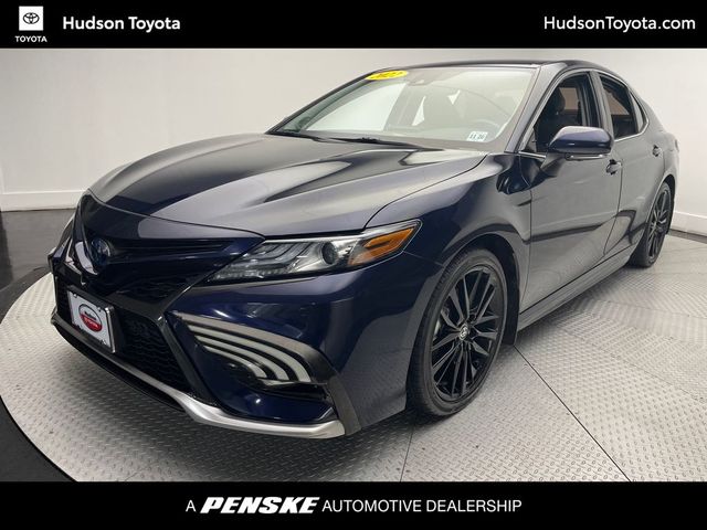 2022 Toyota Camry Hybrid XSE