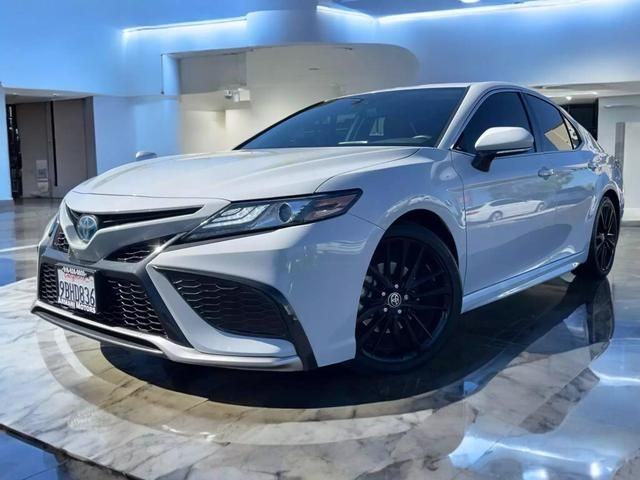 2022 Toyota Camry Hybrid XSE