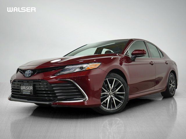 2022 Toyota Camry Hybrid XLE