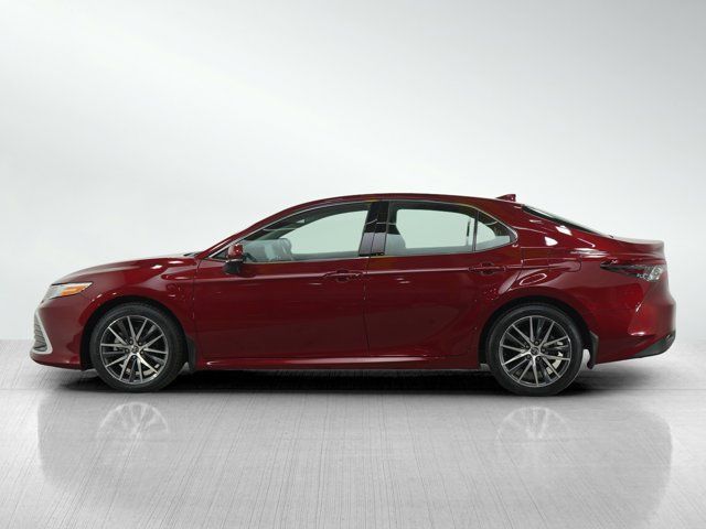 2022 Toyota Camry Hybrid XLE