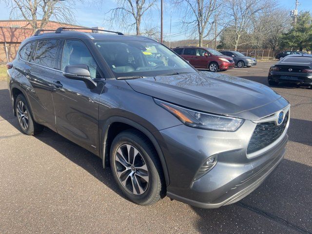 2022 Toyota Highlander Hybrid XLE