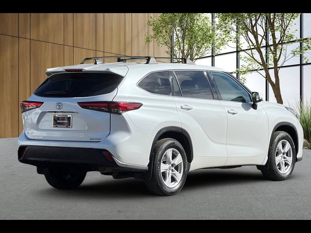 2022 Toyota Highlander LE