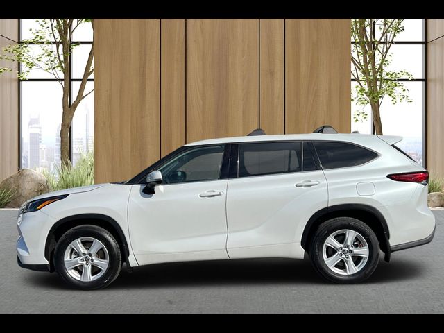 2022 Toyota Highlander LE