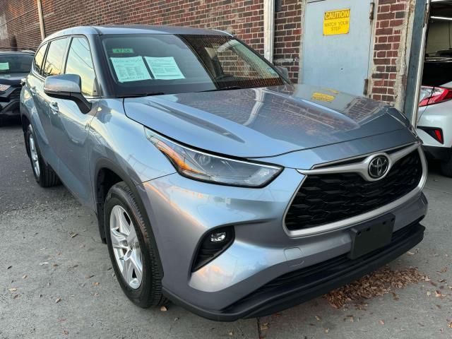 2022 Toyota Highlander LE