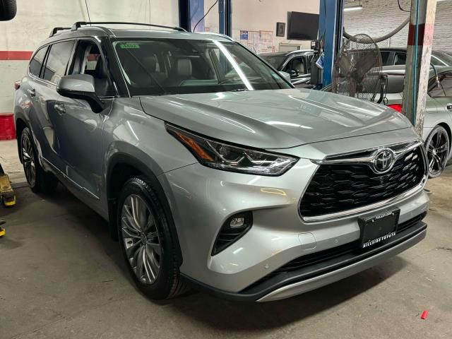 2022 Toyota Highlander Platinum