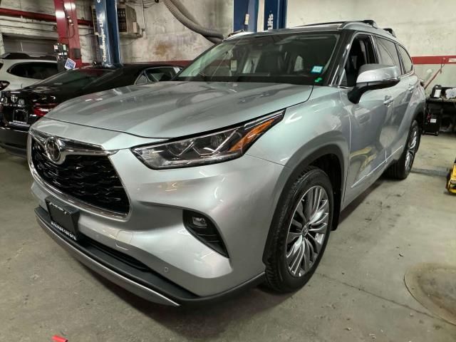 2022 Toyota Highlander Platinum