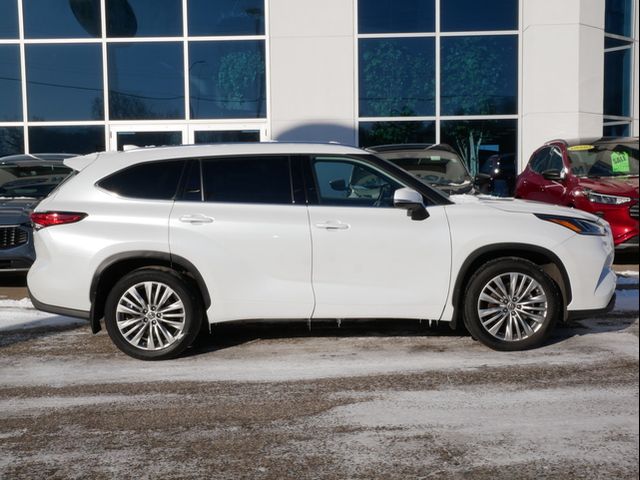 2022 Toyota Highlander Platinum