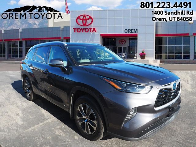 2022 Toyota Highlander Hybrid XLE