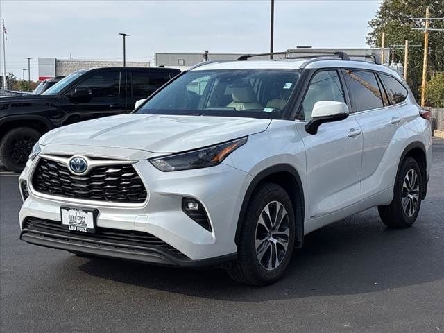 2022 Toyota Highlander Hybrid XLE