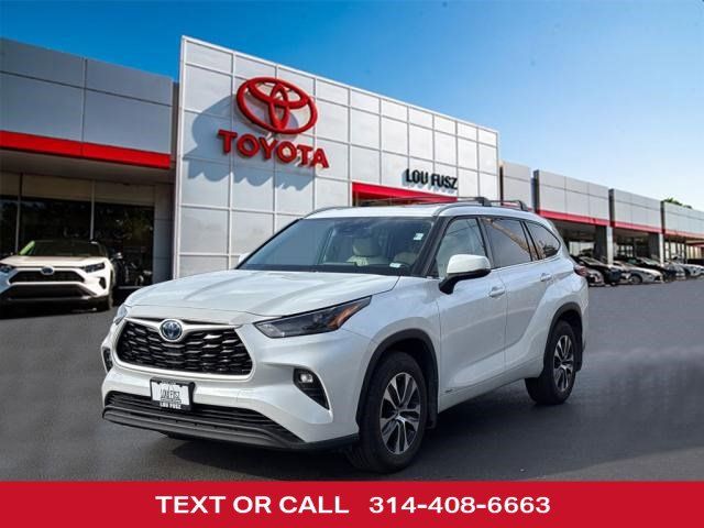 2022 Toyota Highlander Hybrid XLE