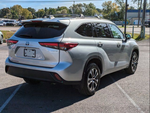 2022 Toyota Highlander Hybrid XLE